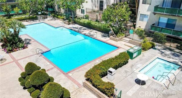Encino, CA 91316,5460 White Oak AVE D304