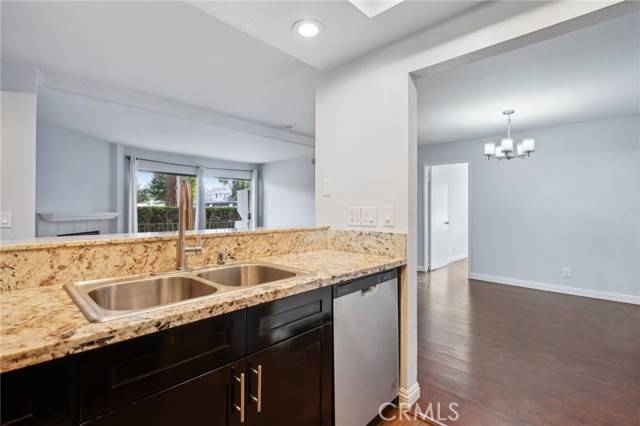 Woodland Hills, CA 91367,5800 Owensmouth AVE 53