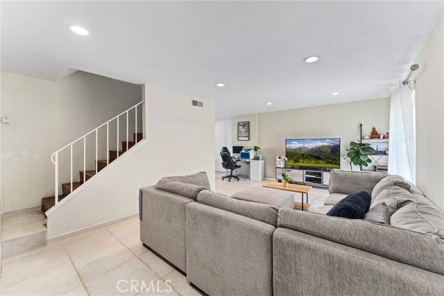 Anaheim, CA 92801,1954 W Glenoaks AVE E