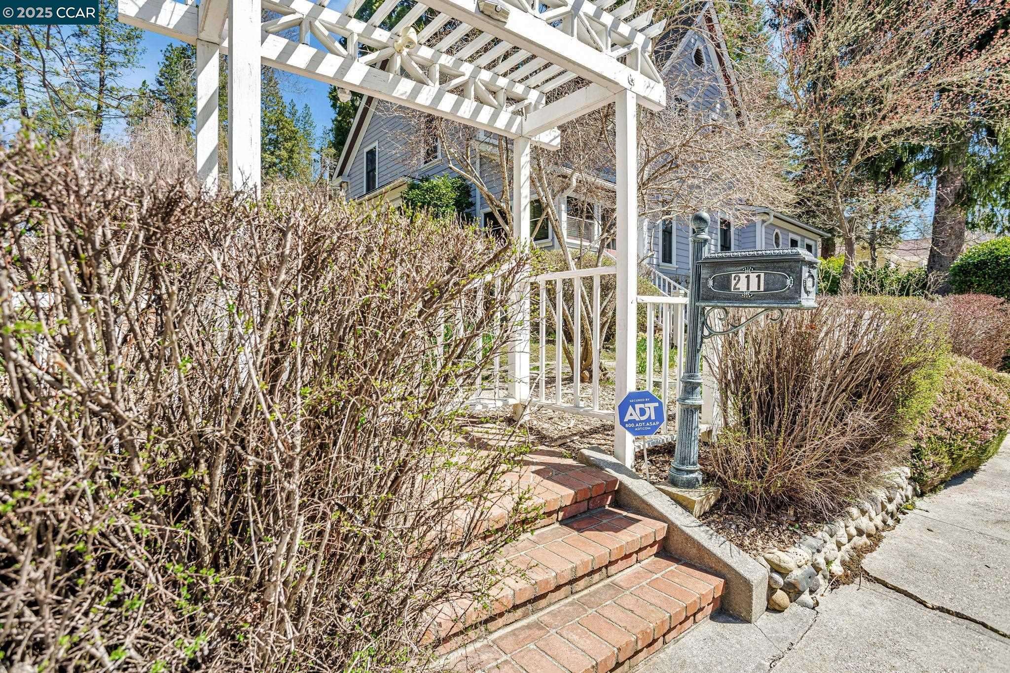 Nevada City, CA 95959-2613,211 PARK AVE.