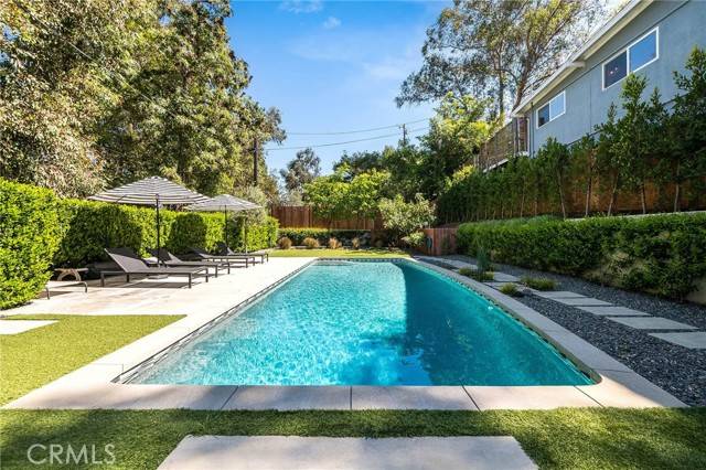 Los Angeles, CA 90068,3126 Oakcrest DR