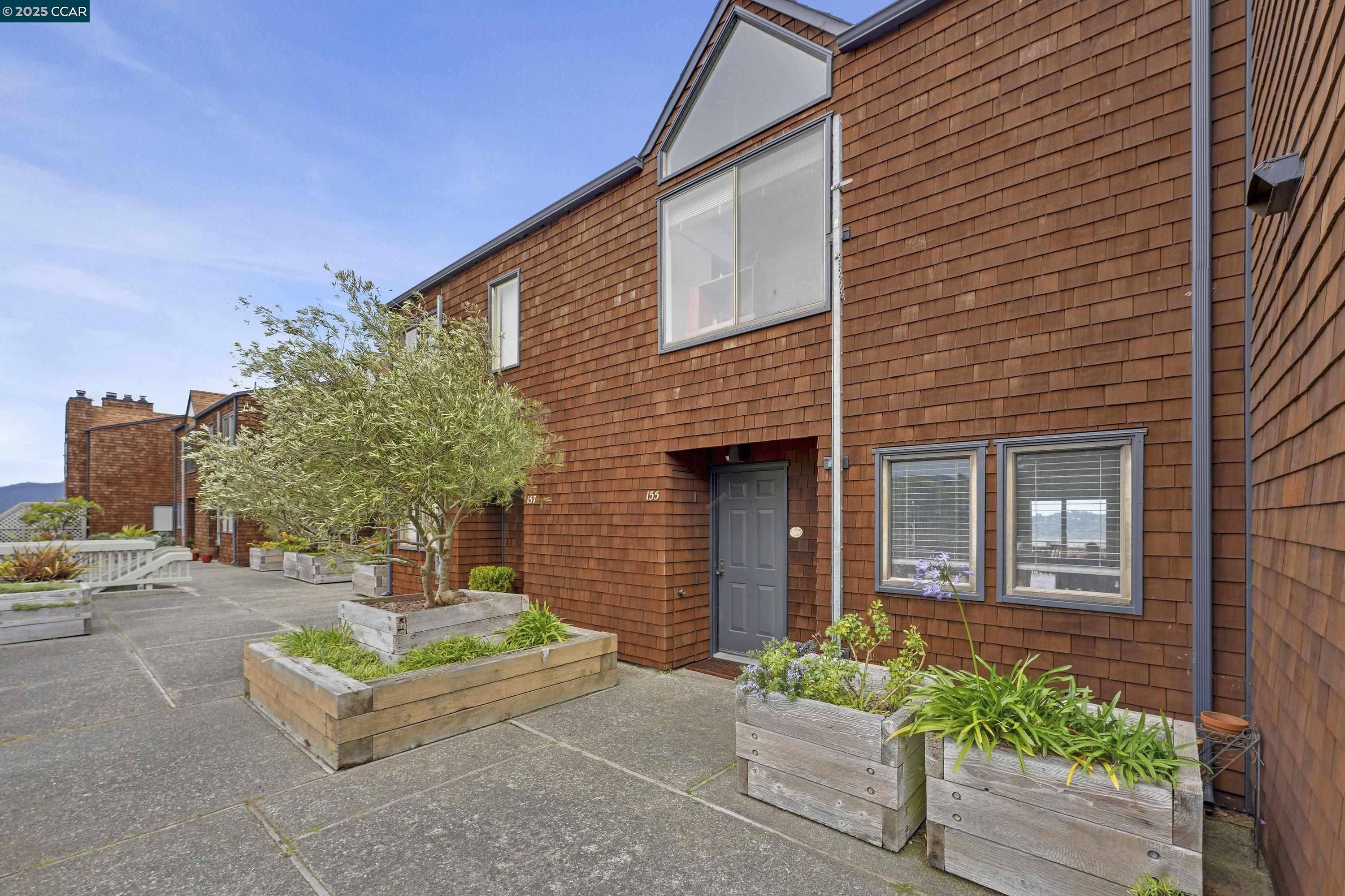 Sausalito, CA 94965,155 Headlands Ct