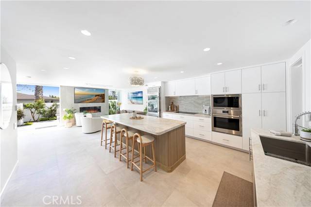 Corona Del Mar, CA 92625,725 Avocado AVE 115