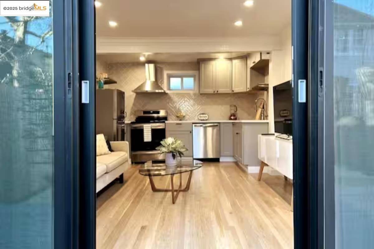 Oakland, CA 94610,Clarendon Cres