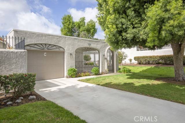 Laguna Woods, CA 92637,5522 Via La Mesa C