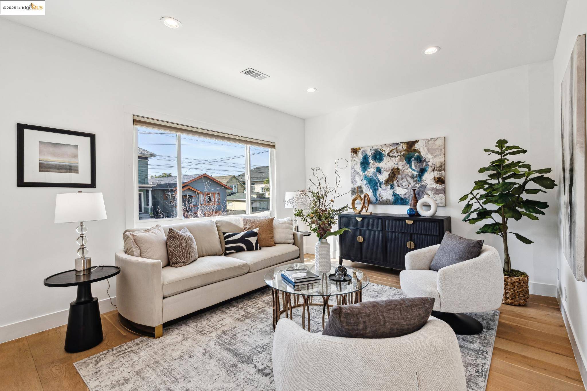 Oakland, CA 94608,934 Apgar St