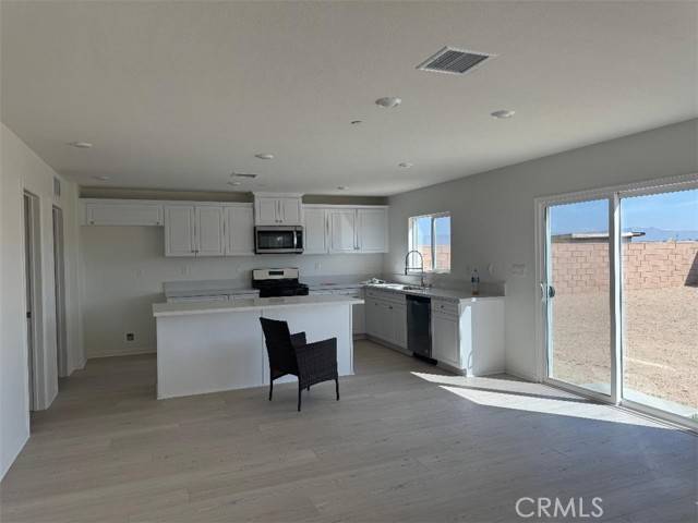 Victorville, CA 92392,13739 Emery ST