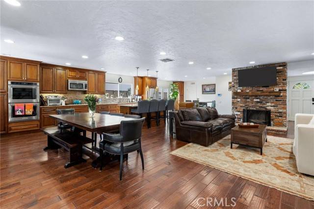 Chatsworth, CA 91311,21218 Merridy ST