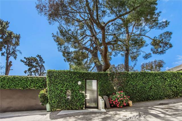 Los Angeles, CA 90069,1503 Skylark LN