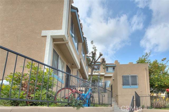 Los Angeles, CA 90032,4904 Ithaca AVE