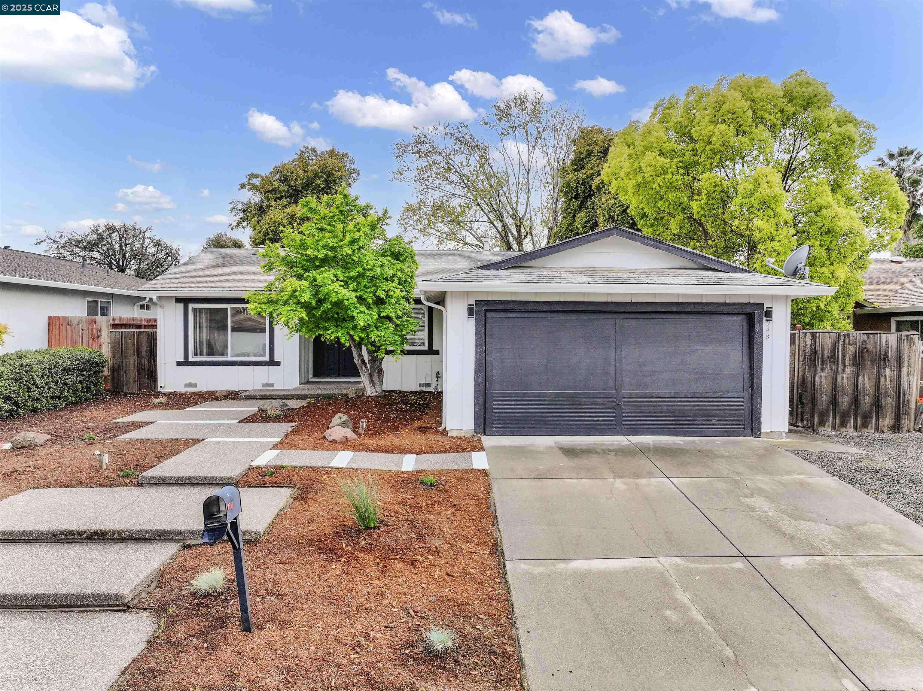 Pittsburg, CA 94565,948 GOLDEN LEAF WAY