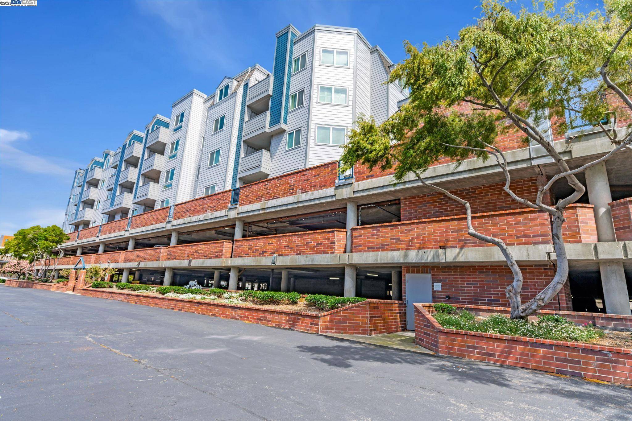 Emeryville, CA 94608,6400 Christie Ave 3404