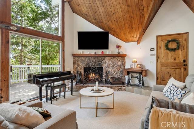 Lake Arrowhead, CA 92352,375 Grizzly RD