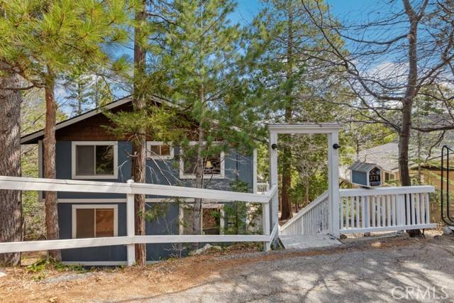 Lake Arrowhead, CA 92352,375 Grizzly RD