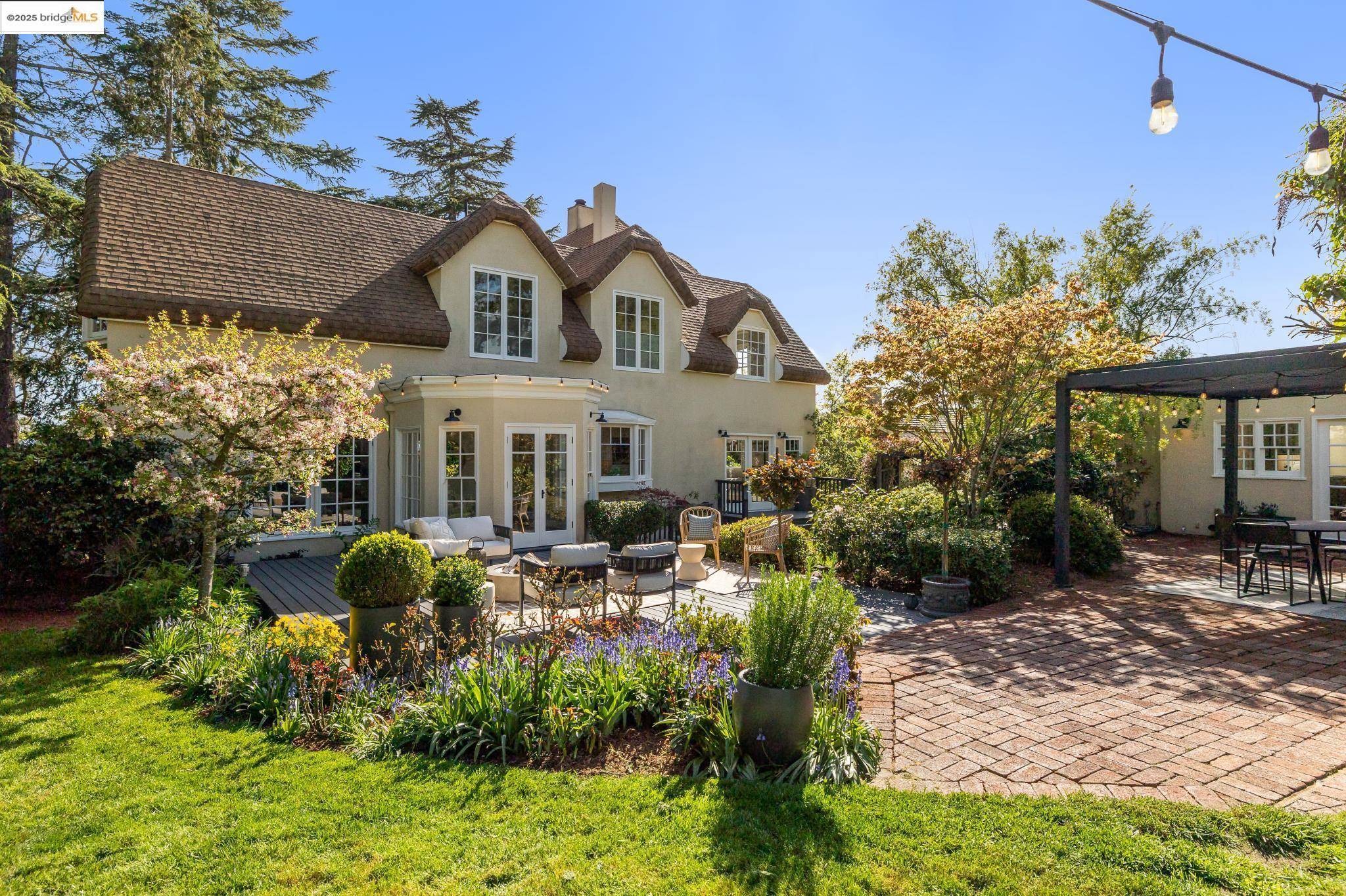 Oakland, CA 94611,6001 Harbord Dr