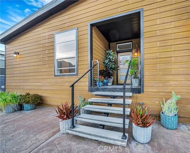 Agoura Hills, CA 91301,30473 Mulholland 196