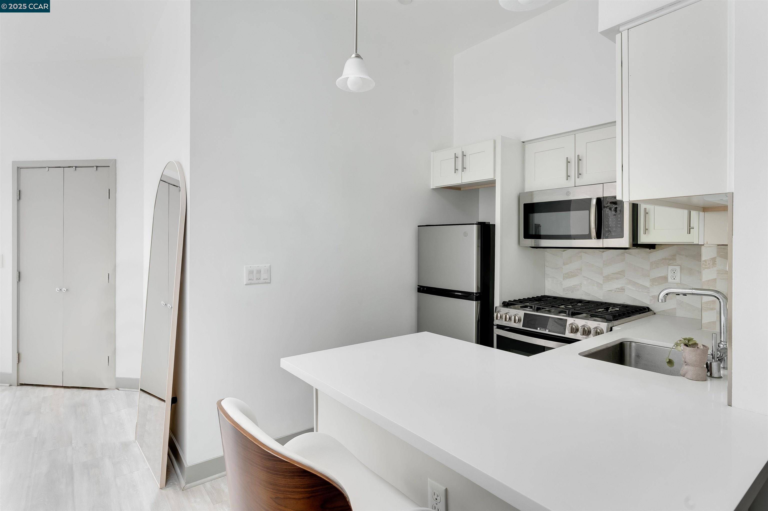 Oakland, CA 94607-4177,410 Webster St 5