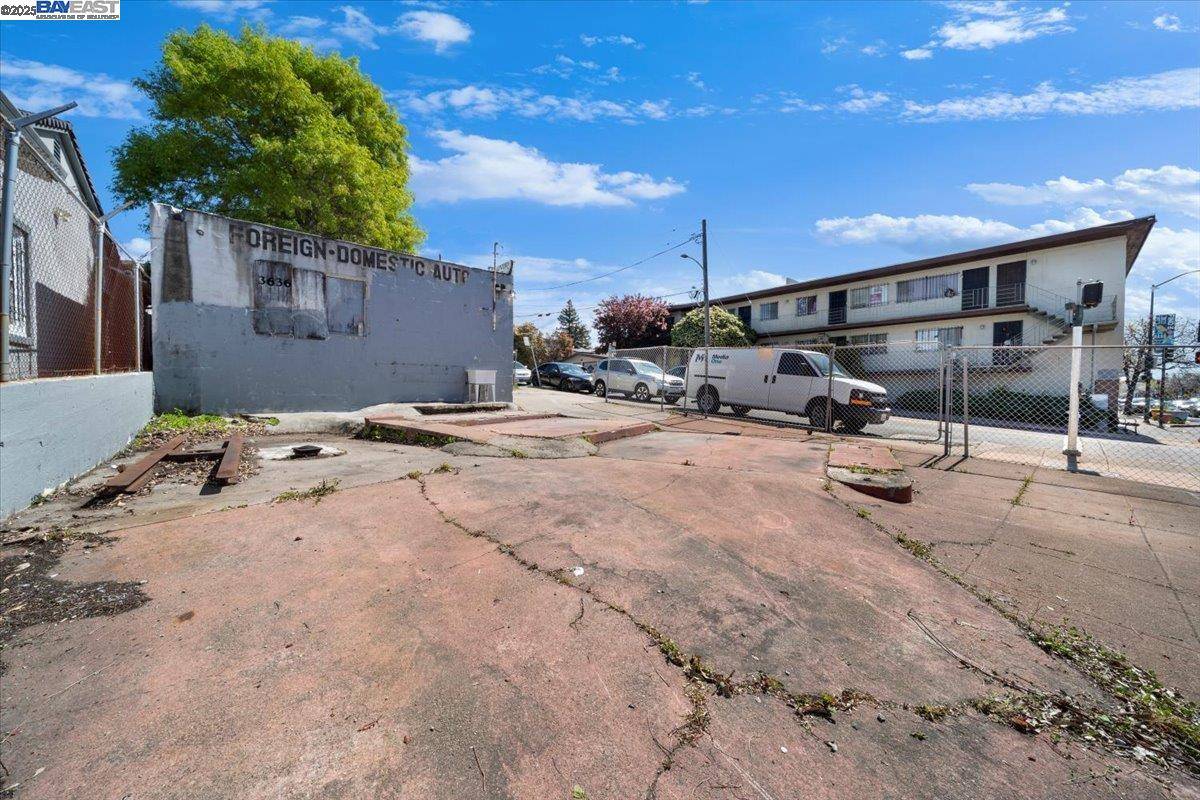 Oakland, CA 94619,3611 Loma Vista Ave