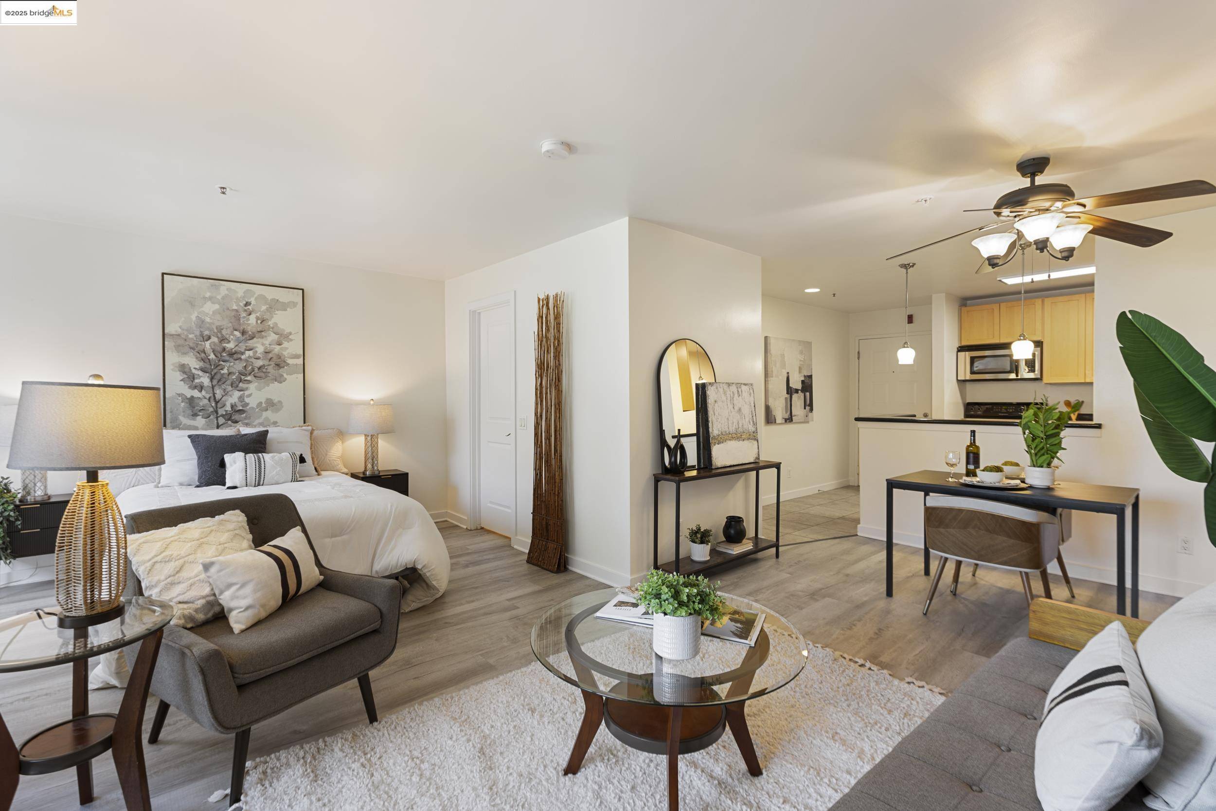 Emeryville, CA 92608-1011,6400 Christie Avenue 1211