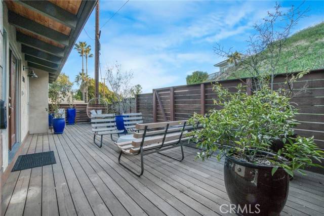 Woodland Hills, CA 91364,5084 Llano DR