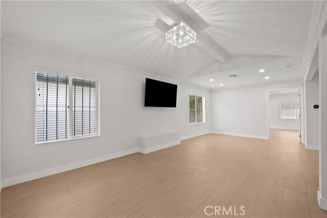 Sherman Oaks, CA 91403,5025 Noble AVE
