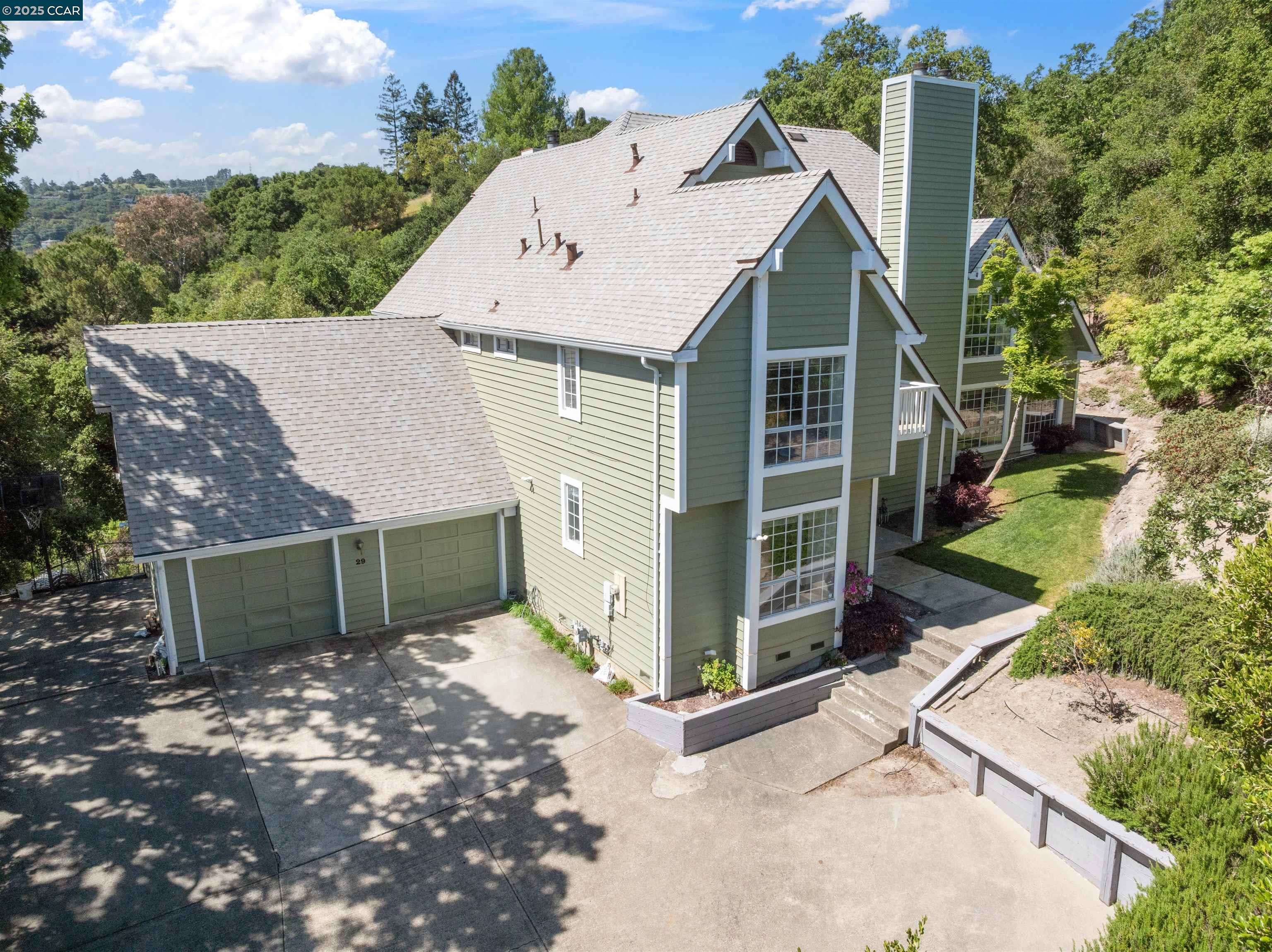 Orinda, CA 94563,29 Heather LN