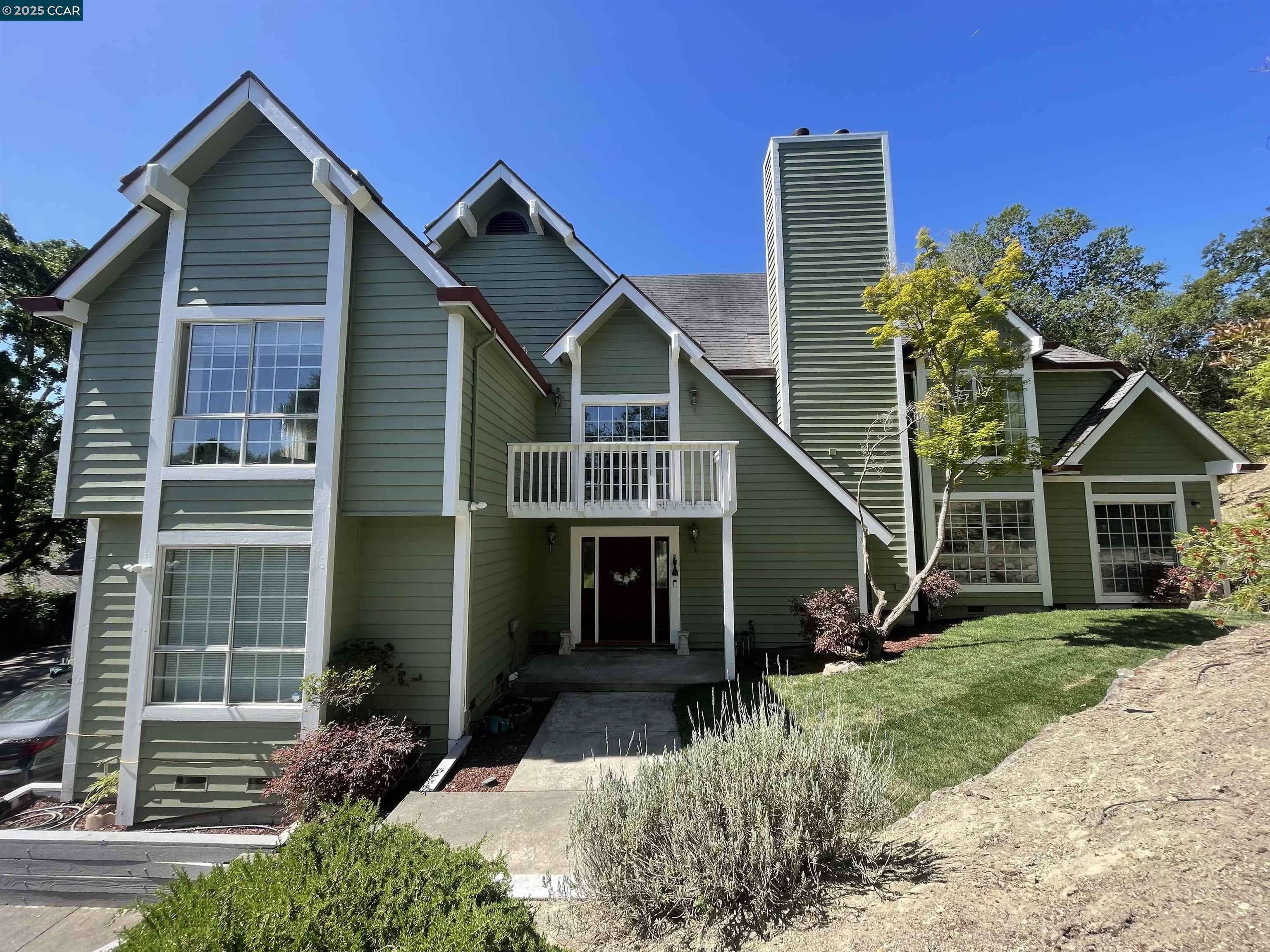 Orinda, CA 94563,29 Heather LN