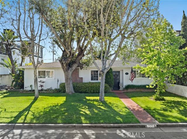 Newport Beach, CA 92663,436 Holmwood DR