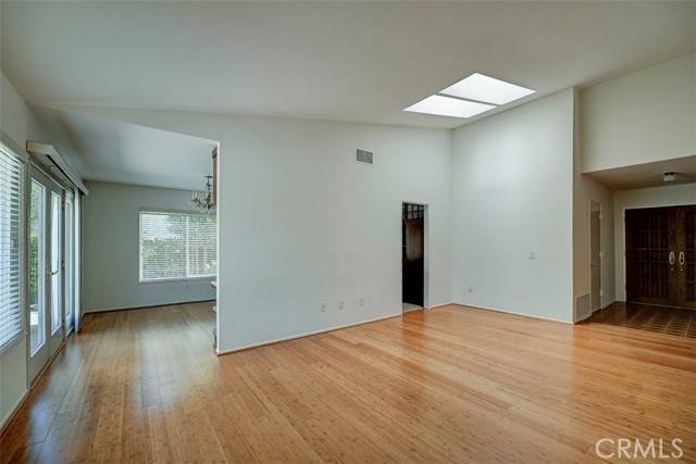 Huntington Beach, CA 92649,5411 Glenstone DR