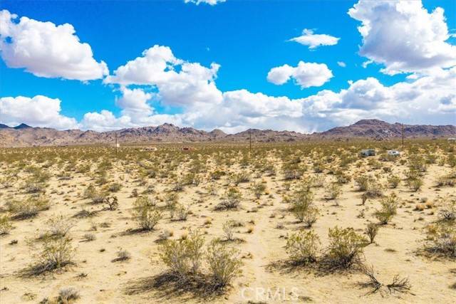 Joshua Tree, CA 92252,8114 Cottonwood DR