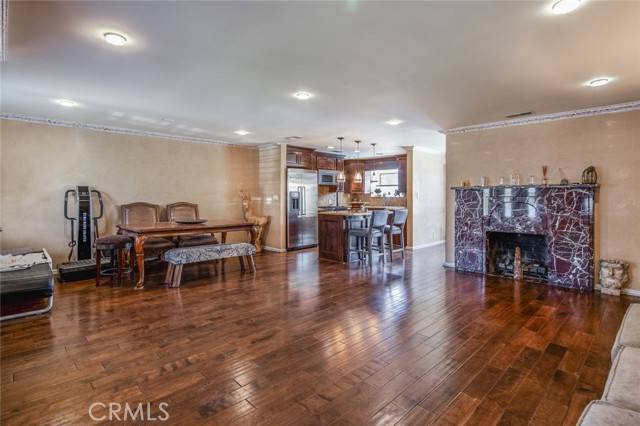 Downey, CA 90241,8266 Fontana ST