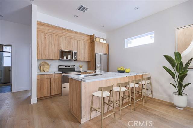 North Hollywood, CA 91601,5663 Case AVE
