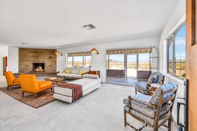 Twentynine Palms, CA 92277,80282 Mesa DR