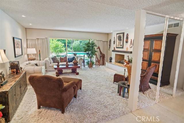 Northridge, CA 91324,10043 Donna AVE