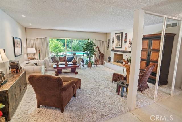 Northridge, CA 91324,10043 Donna AVE