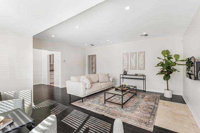 Sherman Oaks, CA 91403,15233 Camarillo ST
