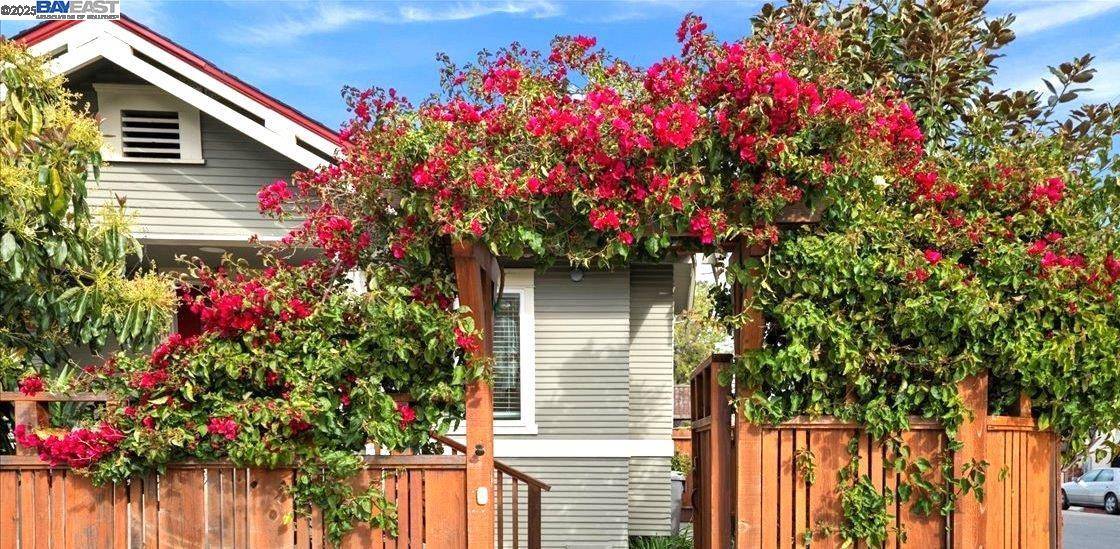 Oakland, CA 94606,945 E 24Th St