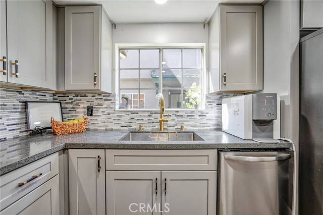Winnetka, CA 91306,20851 Community ST 10