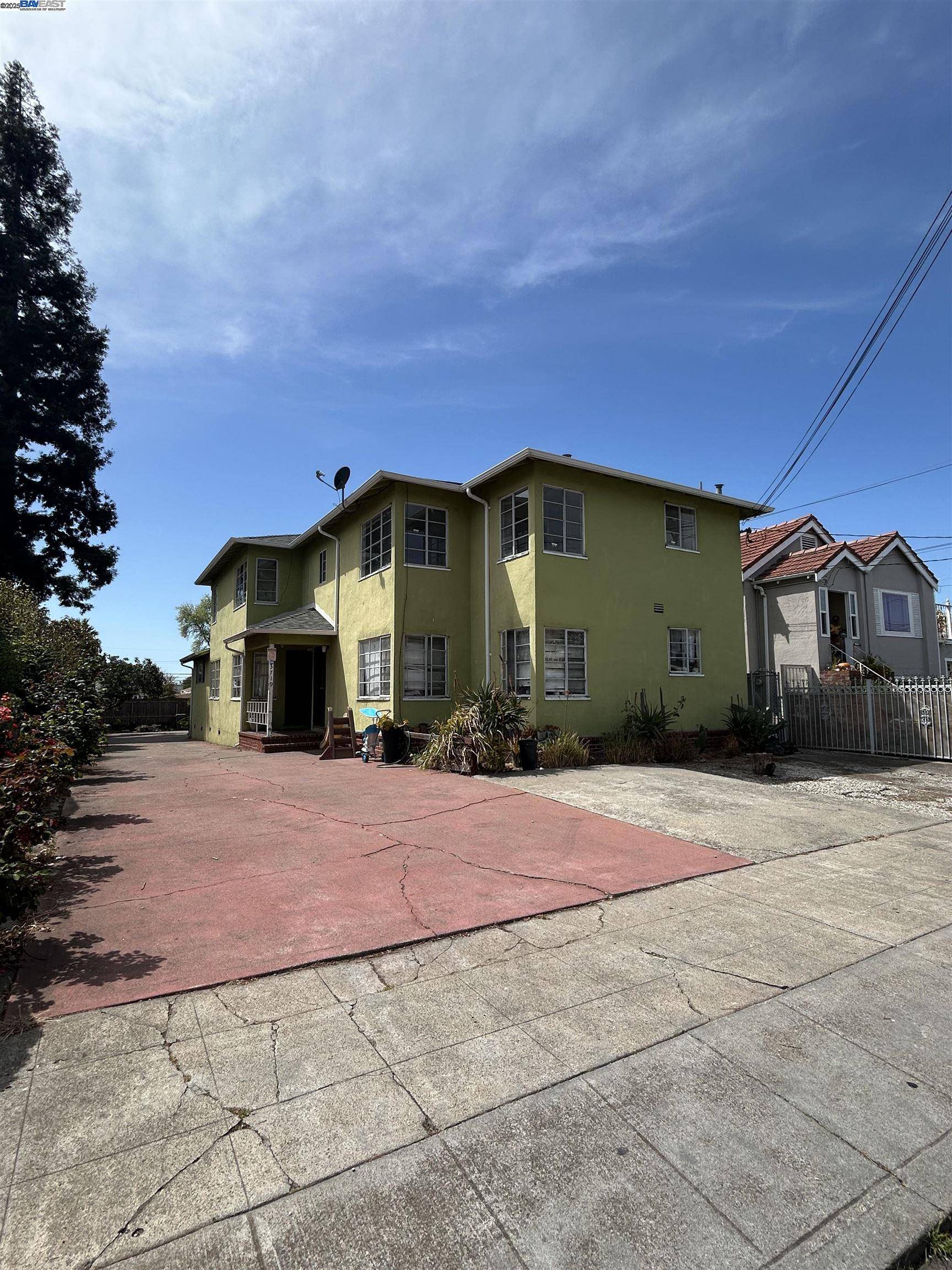 Oakland, CA 94619,3719 Redding ST
