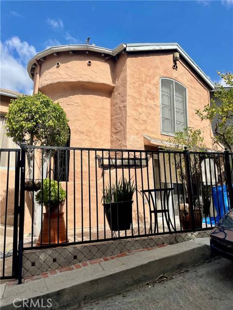 Los Angeles, CA 90026,2859 Effie ST