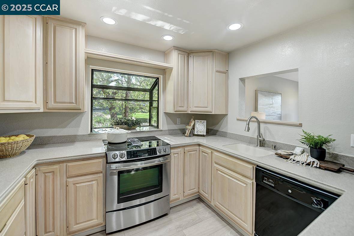 Walnut Creek, CA 94595,3112 Tice Creek Dr 1