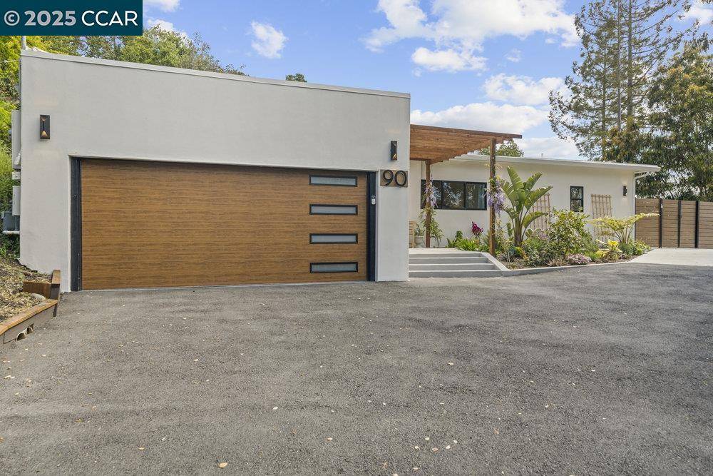 Orinda, CA 94563,90 Estates Dr