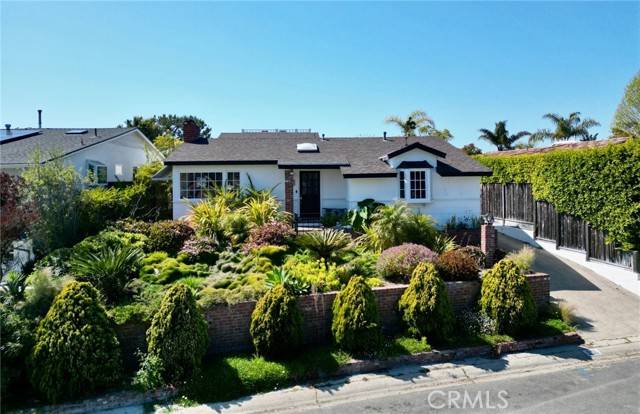 Corona Del Mar, CA 92625,531 Seaward RD