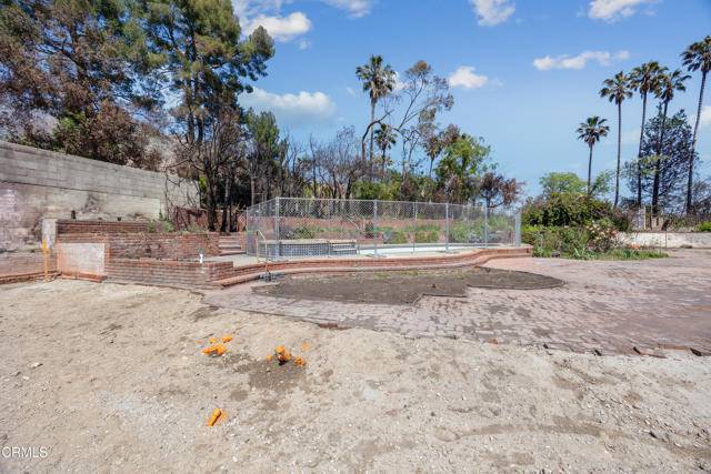 Altadena, CA 91001,1437 Crest DR
