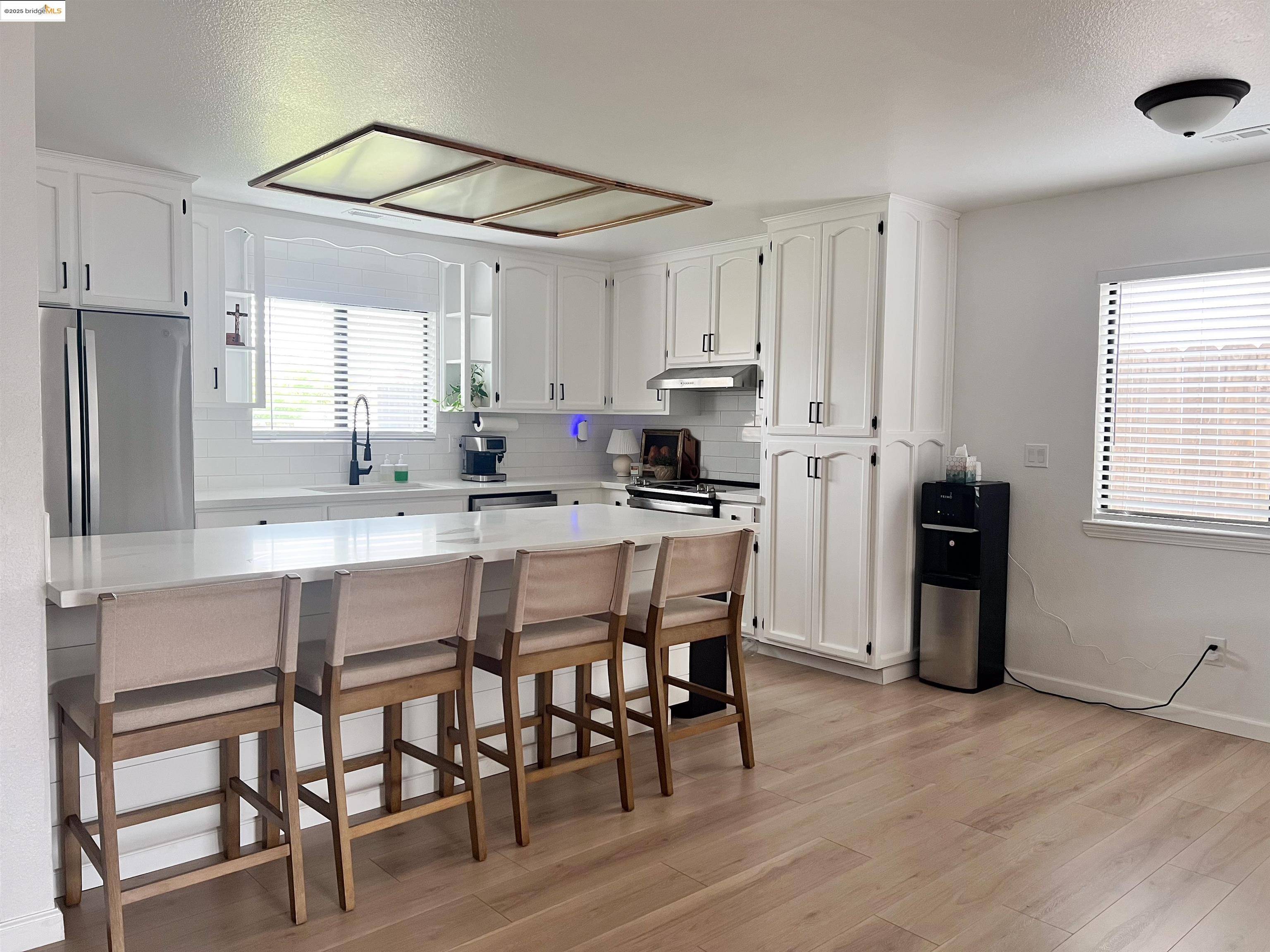 Lodi, CA 95242,324 Lassen DR