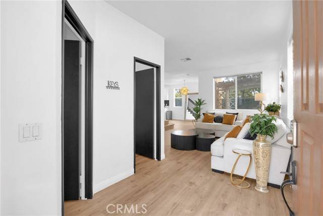 Signal Hill, CA 90755,2216 Jeans CT