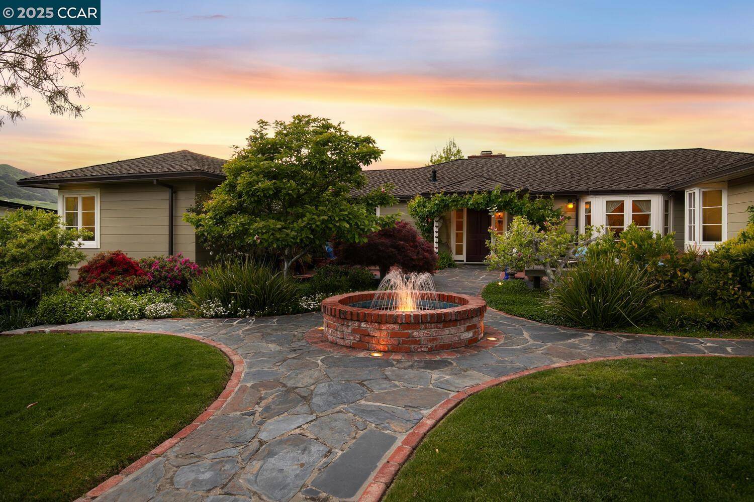 Orinda, CA 94563,35 Overhill Rd