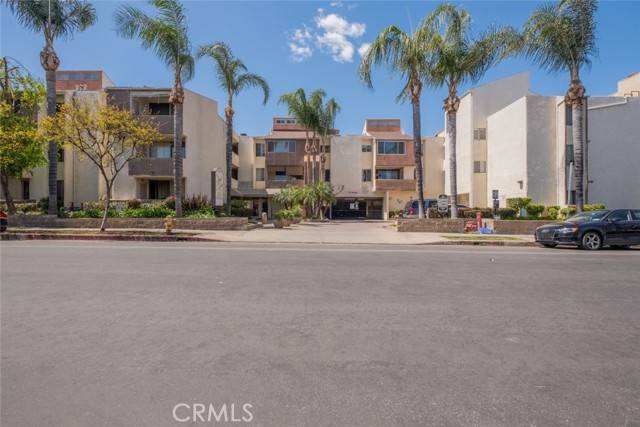 Encino, CA 91316,5325 Newcastle AVE 203