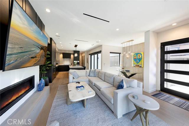 Huntington Beach, CA 92648,506 7th ST