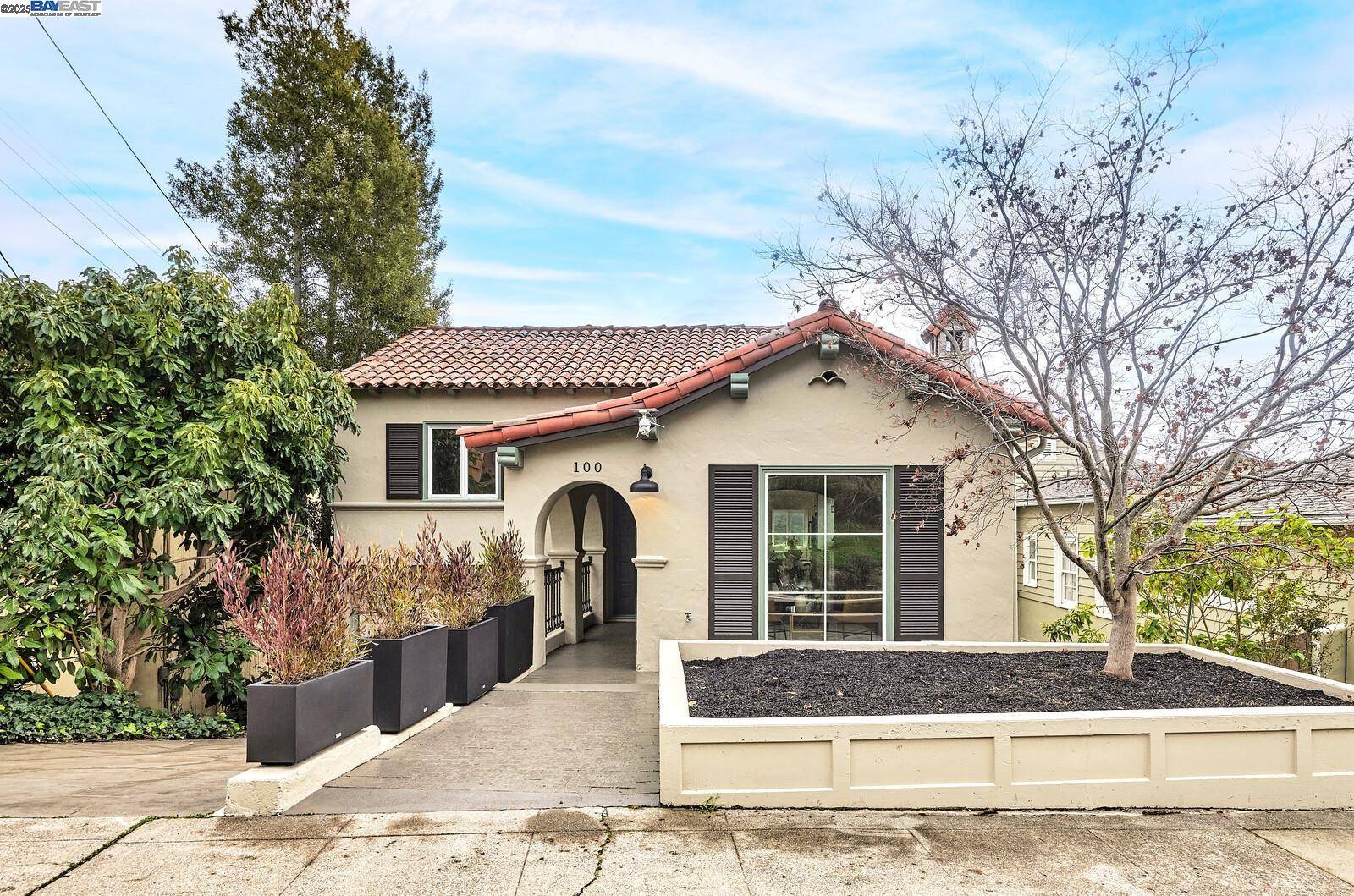 Oakland, CA 94618,100 Sonia St.